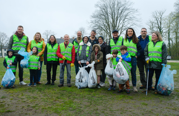 groep tijdens een opruimactie