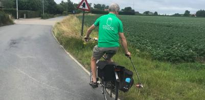 Mooimaker Johny op de fiets